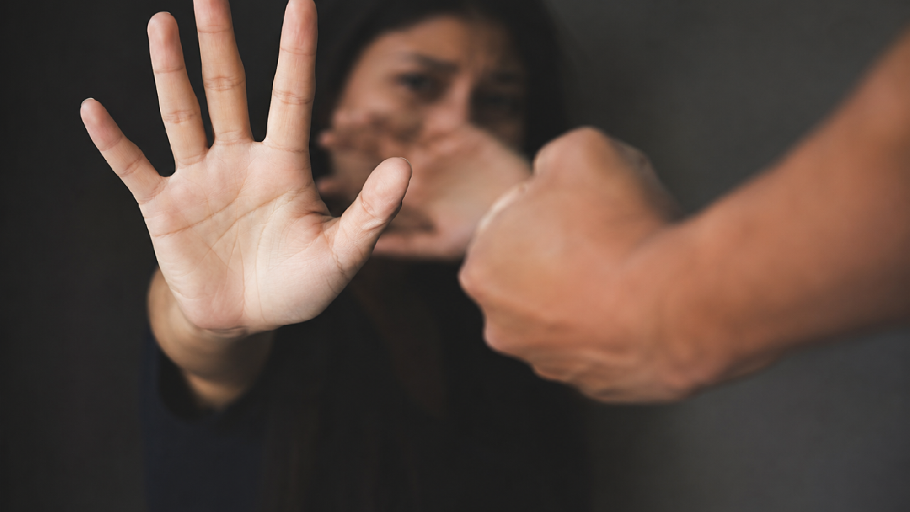 Mato Grosso registra mais de 130 denúncias de violência contra a mulher por dia em 2026