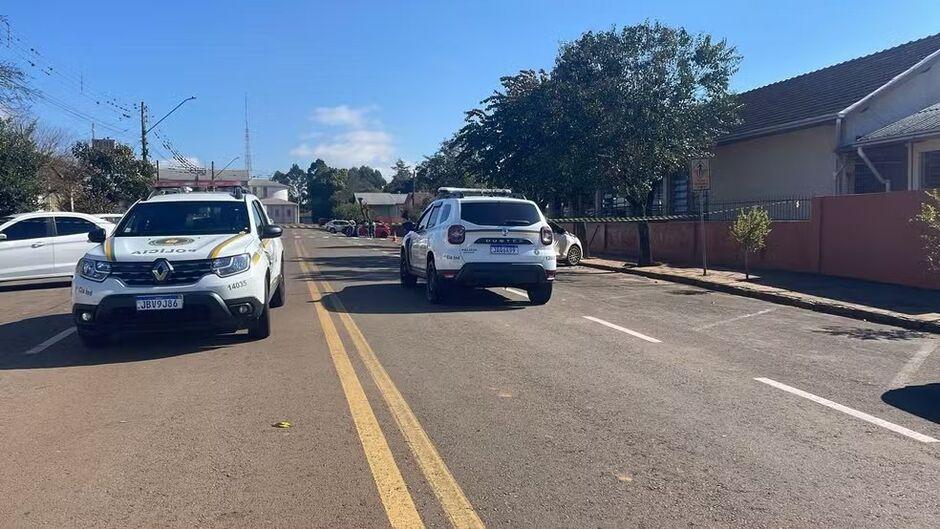 Adolescente invade escola, mata criança e deixa outras duas em estado grave