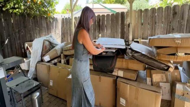 Mulher recebe por engano centenas de pacotes de compras on-line