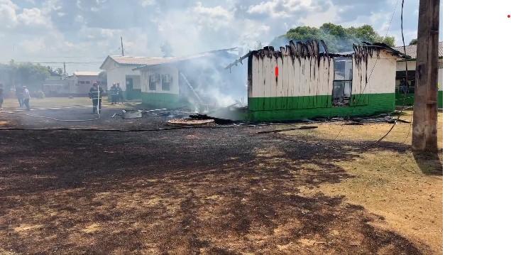 INCÊNDIO EM SALA NA ESCOLA MUNICIPAL PAULO FREIRE — JUÍNA (MT)