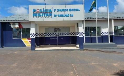 Homem agride companheira com socos na frente do filho de seis anos em Juína