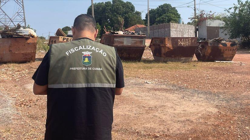 Prefeitura notifica empresa por caçambas irregulares e esclarece regras de uso em Cuiabá