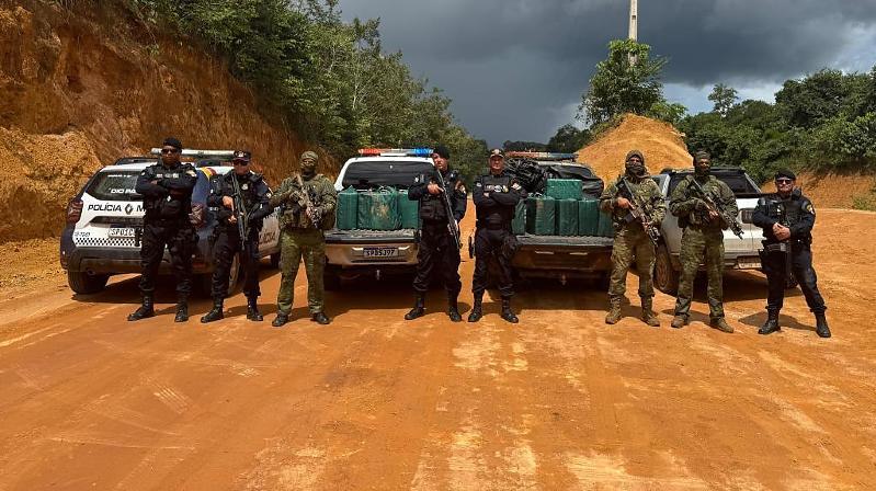 FORÇAS DE SEGURANÇA APREENDEM MAIS DE 540 QUILOS DE COCAÍNA E PRENDEM DOIS NA FRONTEIRA EM MT