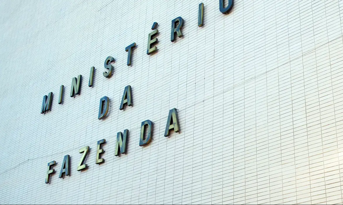 FAZENDA ELEVA PARA 4,5% ESTIMATIVA DE INFLAÇÃO COM IMPACTO DE GUERRA E PETRÓLEO