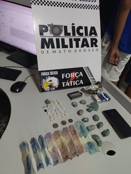 FORÇA TÁTICA APREENDE DROGAS E DETÉM QUATRO SUSPEITOS DURANTE AÇÃO EM JUÍNA