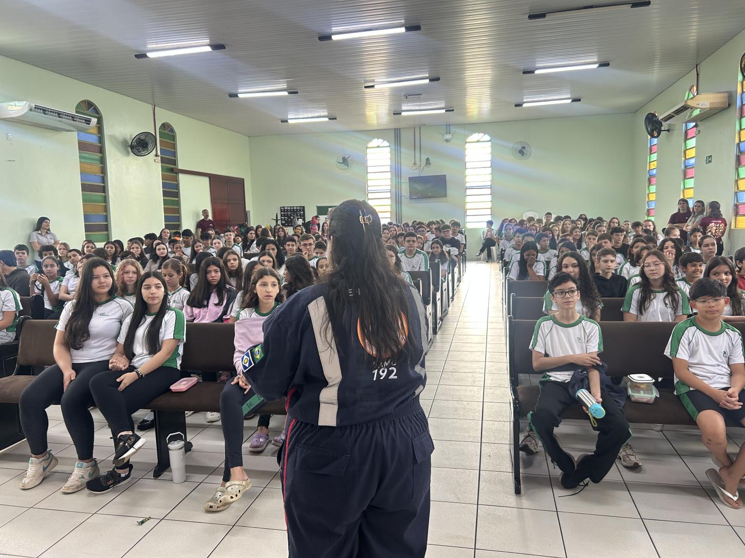 SAMU realiza palestra sobre segurança no trânsito para estudantes durante o Maio Amarelo