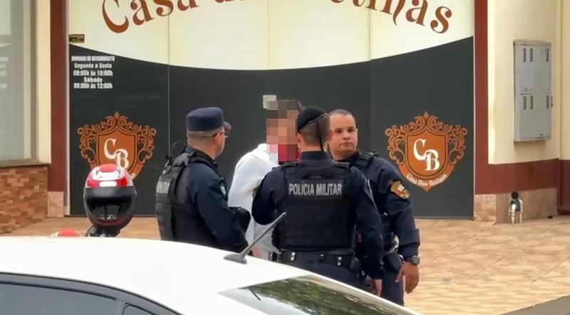 SUSPEITA DE ARMA CAUSA CONFUSÃO E MOBILIZA POLÍCIA EM PRAÇA DE JUÍNA