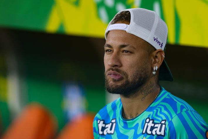 Ex-seleção detona Neymar, fala em “férias remuneradas” e diz que craque virou “máquina de marketing”
