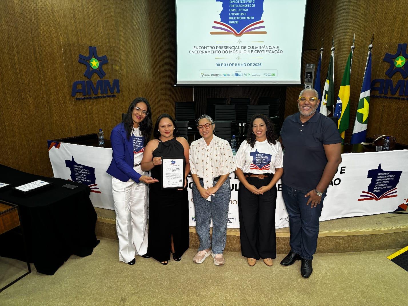 Juína recebe homenagem estadual por avanços nas políticas públicas de leitura