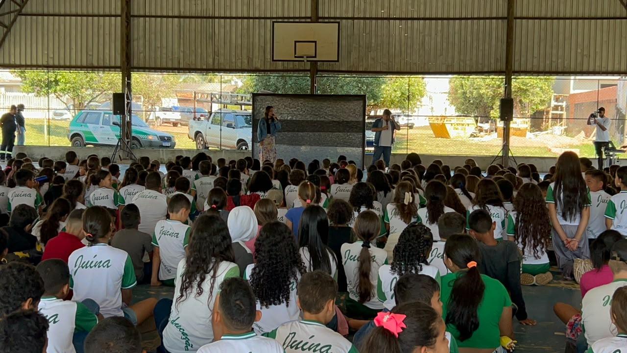 Teatro leva conscientização sobre prevenção à violência doméstica para estudantes de Juína